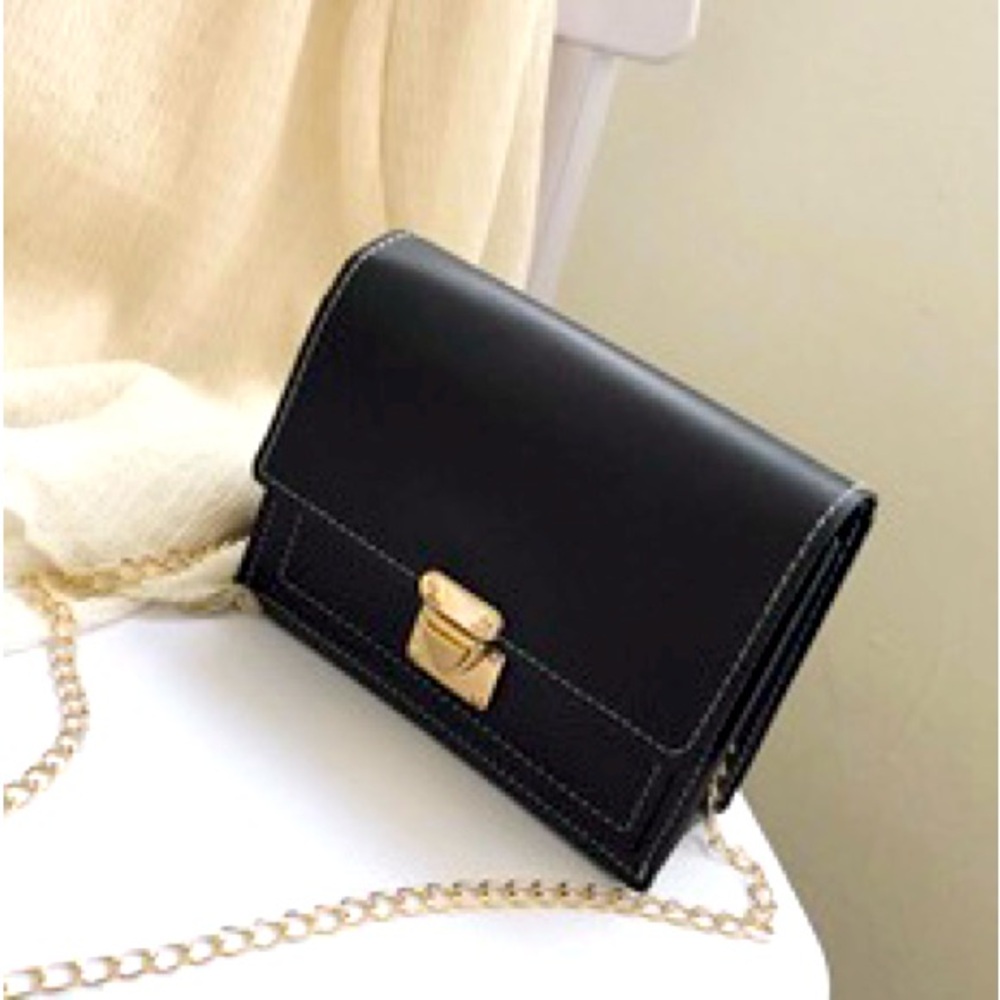 Black Shoulder Gold Chain Bag